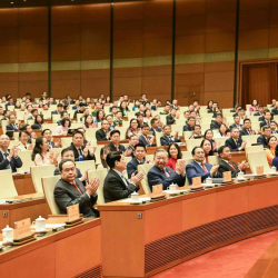 Khai mạc Kỳ họp thứ nhất Quốc hội khóa XVI: Kiện toàn lãnh đạo, tạo nền tảng cho tăng trưởng kinh tế