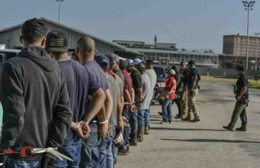 Trump yêu cầu Úc cung cấp dữ liệu tội phạm di cư: Liệu có phải "liều thuốc độc" cho chính sách nhập cư toàn cầu?