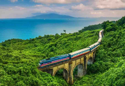 Báo Úc đánh giá chuyến tàu du lịch Đà Nẵng Huế chỉ 10 đô la là "món hời năm 2025"