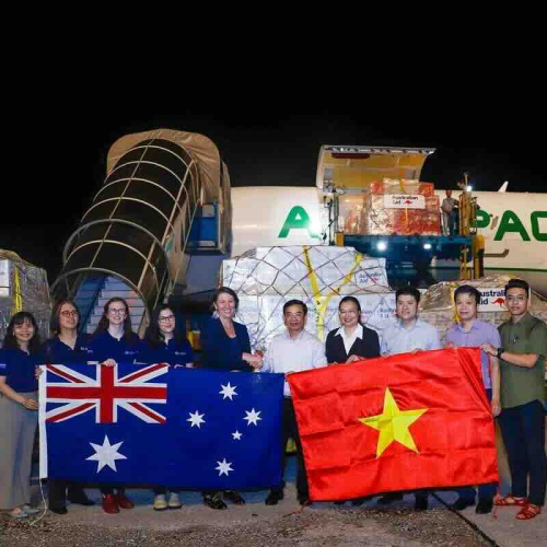 Australia tiếp tục hỗ trợ 800.000 đô la Úc cứu trợ bão lũ miền Trung Việt Nam